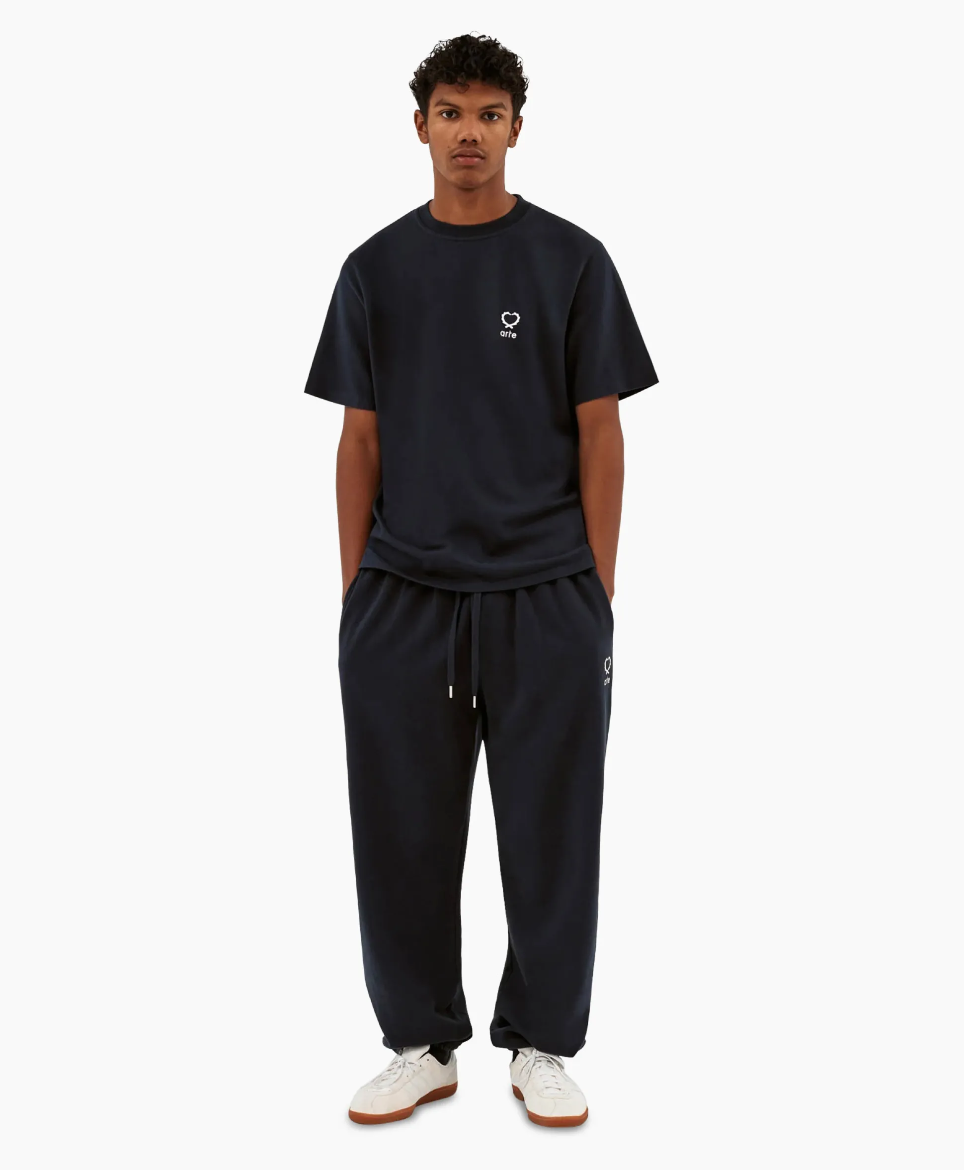 Best Sale T-Shirt Korte Mouw Hearts Leaves Arte Logo Chest Donker Blauw Heren T-Shirts