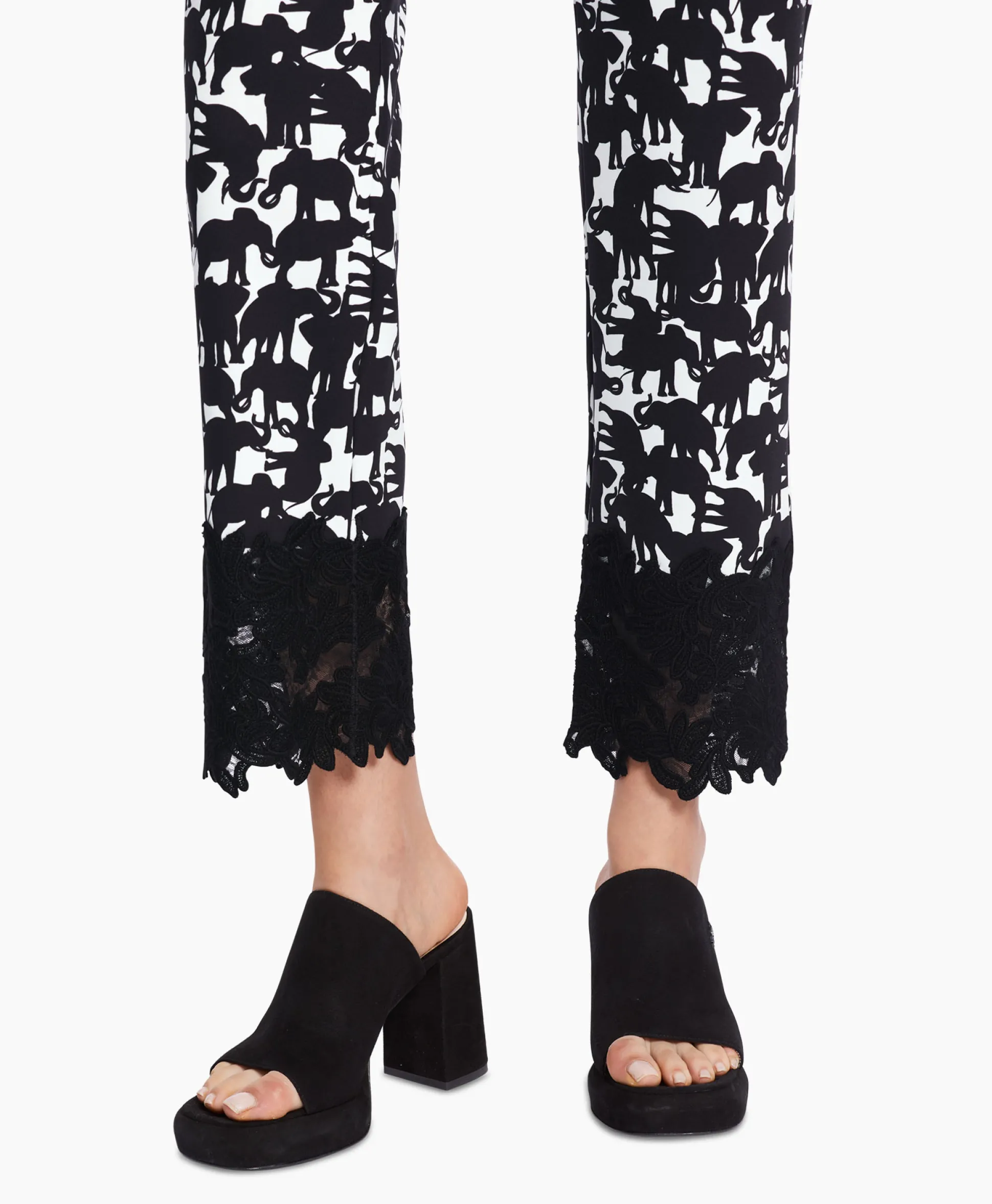 Discount Broek Wc 81.02 J10 Zwart Dames Broeken